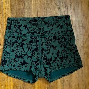 lululemon in movement short, size 8